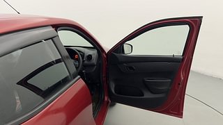 Used 2018 Renault Kwid [2015-2019] RXT Petrol Manual interior RIGHT FRONT DOOR OPEN VIEW