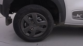Used 2020 Renault Kwid [2015-2019] 1.0 RXT AMT Opt Petrol Automatic tyres RIGHT REAR TYRE RIM VIEW