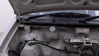 Used 2021 Maruti Suzuki Eeco AC 5 STR Petrol Manual engine ENGINE RIGHT SIDE HINGE & APRON VIEW