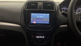 Used 2017 maruti-suzuki Vitara Brezza ZDI PLUS Dual Tone Diesel Manual interior MUSIC SYSTEM & AC CONTROL VIEW