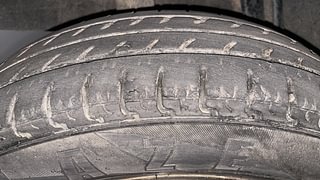 Used 2020 Renault Kwid [2015-2019] 1.0 RXT AMT Opt Petrol Automatic tyres RIGHT REAR TYRE TREAD VIEW