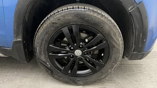 Used 2017 maruti-suzuki Vitara Brezza ZDI PLUS Dual Tone Diesel Manual tyres RIGHT FRONT TYRE RIM VIEW