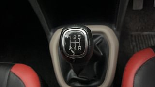 Used 2017 Hyundai Grand i10 [2017-2020] Sportz (O) 1.2 kappa VTVT Petrol Manual interior GEAR  KNOB VIEW