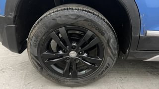 Used 2017 maruti-suzuki Vitara Brezza ZDI PLUS Dual Tone Diesel Manual tyres RIGHT REAR TYRE RIM VIEW