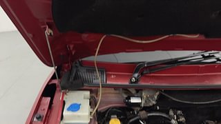 Used 2018 Renault Kwid [2015-2019] RXT Petrol Manual engine ENGINE RIGHT SIDE HINGE & APRON VIEW