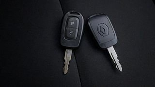 Used 2020 Renault Kwid [2015-2019] 1.0 RXT AMT Opt Petrol Automatic extra CAR KEY VIEW
