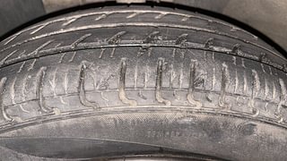 Used 2020 Renault Kwid [2015-2019] 1.0 RXT AMT Opt Petrol Automatic tyres LEFT FRONT TYRE TREAD VIEW