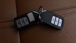Used 2018 honda City V 4th Gen Petrol Manual extra CAR KEY VIEW