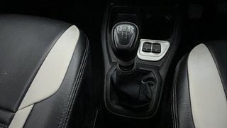 Used 2019 Datsun Redi-GO [2015-2019] S 1.0 Petrol Manual interior GEAR  KNOB VIEW