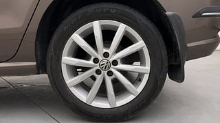 Used 2017 Volkswagen Ameo [2017-2020] Highline Plus 1.5L AT (D) Diesel Automatic tyres LEFT REAR TYRE RIM VIEW