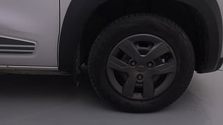 Used 2020 Renault Kwid [2015-2019] 1.0 RXT AMT Opt Petrol Automatic tyres RIGHT FRONT TYRE RIM VIEW