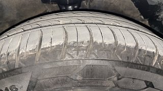 Used 2014 Hyundai Verna [2011-2015] Fluidic 1.6 CRDi SX AT Diesel Automatic tyres RIGHT FRONT TYRE TREAD VIEW