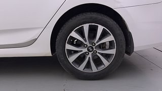 Used 2015 Hyundai Fluidic Verna 4S [2015-2017] 1.6 CRDi SX AT Diesel Automatic tyres LEFT REAR TYRE RIM VIEW