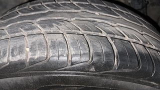 Used 2017 Renault Duster [2015-2019] 110 PS RXZ 4X2 MT Diesel Manual tyres RIGHT REAR TYRE TREAD VIEW