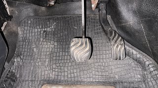 Used 2017 Renault Kwid [2015-2019] 1.0 RXT AMT Petrol Automatic interior PEDALS VIEW