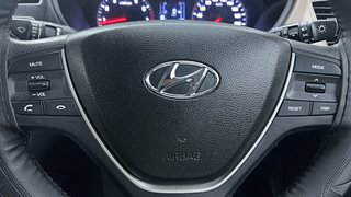 Used 2018 Hyundai Elite i20 [2014-2018] Sportz 1.2 Petrol Manual top_features Steering mounted controls