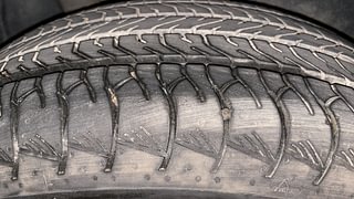 Used 2022 Maruti Suzuki Grand Vitara Alpha Plus Intelligent Hybrid Dual Tone eCVT Hybrid Automatic tyres RIGHT REAR TYRE TREAD VIEW