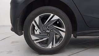Used 2023 Hyundai New i20 Asta (O) 1.2 MT Petrol Manual tyres RIGHT REAR TYRE RIM VIEW