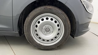 Used 2021 Tata Altroz XT 1.2 Petrol Manual tyres RIGHT FRONT TYRE RIM VIEW