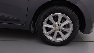 Used 2015 Hyundai Grand i10 Asta AT 1.2 Kappa VTVT Petrol Automatic tyres RIGHT FRONT TYRE RIM VIEW