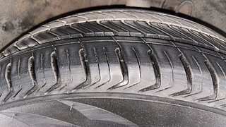 Used 2013 Hyundai i20 [2012-2014] Asta 1.2 Petrol Manual tyres RIGHT FRONT TYRE TREAD VIEW