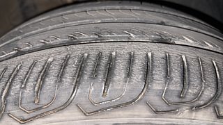 Used 2014 Volkswagen Polo [2010-2014] Highline1.2L (P) Petrol Manual tyres RIGHT FRONT TYRE TREAD VIEW
