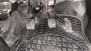 Used 2015 Maruti Suzuki Wagon R 1.0 [2010-2019] VXi Petrol Manual interior PEDALS VIEW