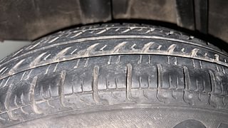 Used 2017 Renault Kwid [2015-2019] 1.0 RXT AMT Petrol Automatic tyres RIGHT REAR TYRE TREAD VIEW