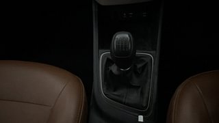Used 2019 Hyundai Verna [2017-2020] 1.6 VTVT SX Petrol Manual interior GEAR  KNOB VIEW