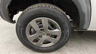 Used 2017 Renault Kwid [2015-2019] 1.0 RXL AMT Petrol Automatic tyres RIGHT REAR TYRE RIM VIEW