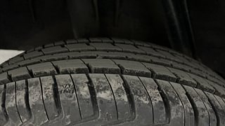 Used 2017 Renault Kwid [2015-2019] 1.0 RXL AMT Petrol Automatic tyres RIGHT REAR TYRE TREAD VIEW