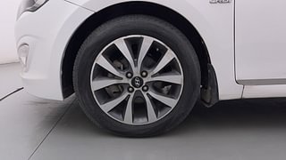 Used 2015 Hyundai Fluidic Verna 4S [2015-2017] 1.6 CRDi SX AT Diesel Automatic tyres LEFT FRONT TYRE RIM VIEW
