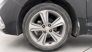 Used 2019 Hyundai Verna [2017-2020] 1.6 VTVT SX Petrol Manual tyres LEFT FRONT TYRE RIM VIEW
