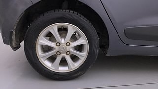 Used 2015 Hyundai Grand i10 Asta AT 1.2 Kappa VTVT Petrol Automatic tyres RIGHT REAR TYRE RIM VIEW