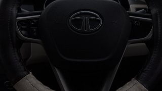 Used 2017 Tata Zest [2014-2019] XT Petrol Petrol Manual top_features Airbags