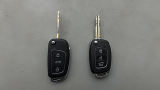 Used 2019 Hyundai Elite i20 [2018-2020] Sportz Plus 1.2 Petrol Manual extra CAR KEY VIEW