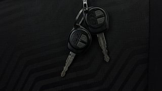Used 2023 Maruti Suzuki Swift VXI Petrol Manual extra CAR KEY VIEW