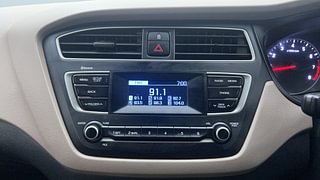 Used 2018 Hyundai Elite i20 [2014-2018] Sportz 1.2 Petrol Manual top_features Integrated (in-dash) music system