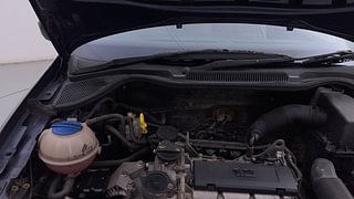 Used 2014 Volkswagen Polo [2010-2014] Highline1.2L (P) Petrol Manual engine ENGINE RIGHT SIDE HINGE & APRON VIEW