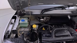 Used 2019 Renault Kwid [2015-2019] RXL Petrol Manual engine ENGINE RIGHT SIDE HINGE & APRON VIEW