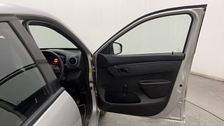 Used 2017 Renault Kwid [2015-2019] 1.0 RXL AMT Petrol Automatic interior RIGHT FRONT DOOR OPEN VIEW