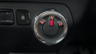 Used 2017 Renault Kwid [2015-2019] 1.0 RXT AMT Petrol Automatic interior GEAR  KNOB VIEW