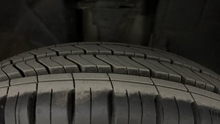 Used 2017 Renault Kwid [2015-2019] 1.0 RXL AMT Petrol Automatic tyres RIGHT FRONT TYRE TREAD VIEW