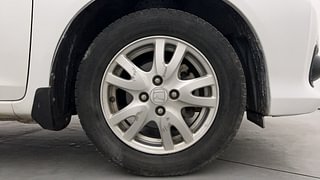 Used 2018 Honda Brio [2017-2018] VX MT Petrol Manual tyres RIGHT FRONT TYRE RIM VIEW