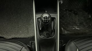 Used 2018 Maruti Suzuki Baleno [2015-2019] Alpha Petrol Petrol Manual interior GEAR  KNOB VIEW