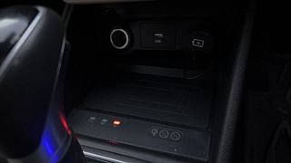 Used 2021 Hyundai Verna SX IVT Petrol Petrol Automatic top_features Wireless phone charging