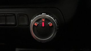 Used 2017 Renault Kwid [2015-2019] 1.0 RXL AMT Petrol Automatic interior GEAR  KNOB VIEW