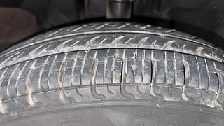 Used 2017 Renault Kwid [2015-2019] 1.0 RXT AMT Petrol Automatic tyres RIGHT FRONT TYRE TREAD VIEW