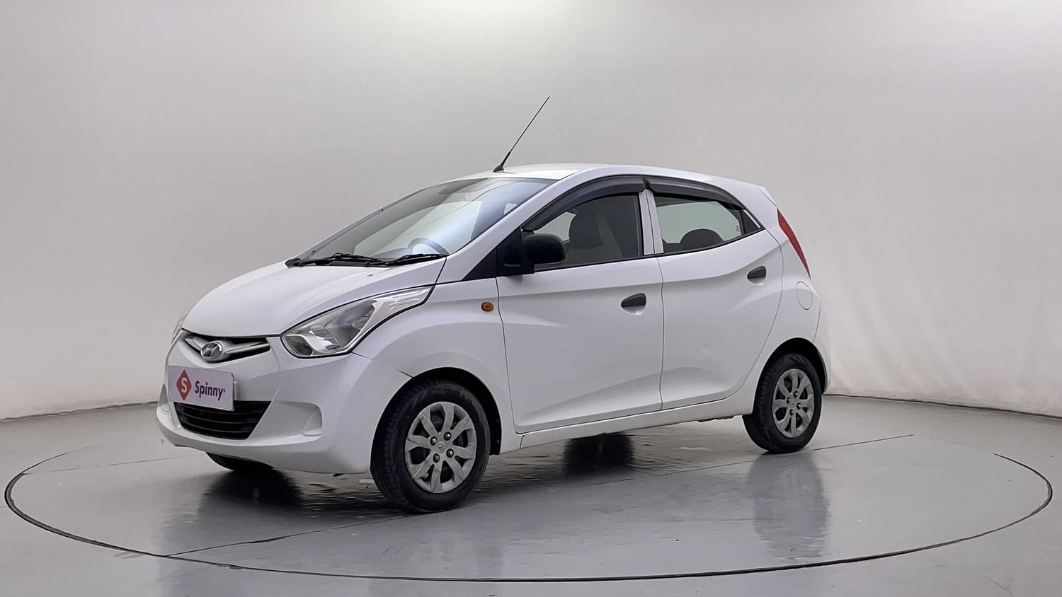 LEFT FRONT CORNER VIEW
