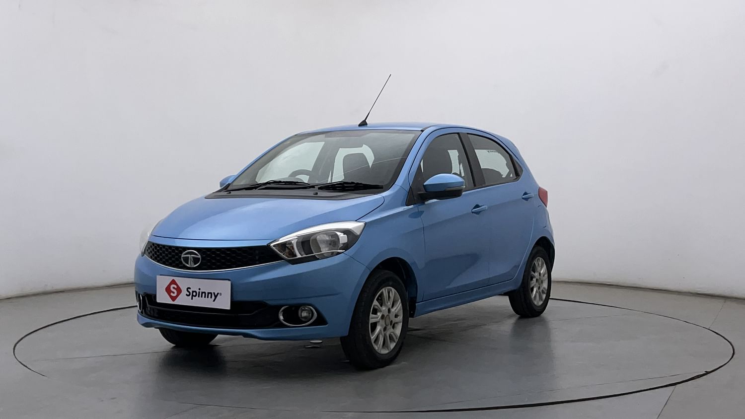 LEFT FRONT CORNER VIEW